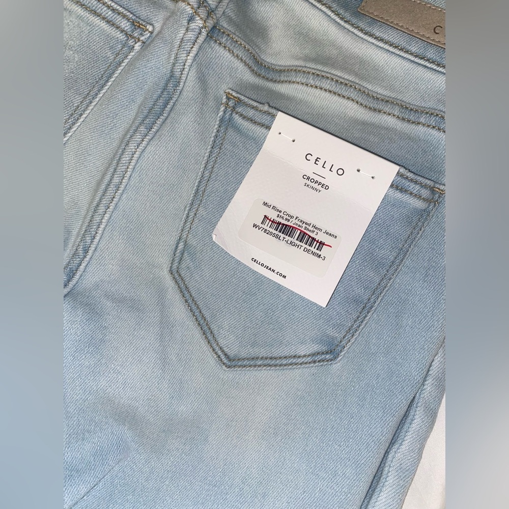 NWT Light Wash Jeans - Picture 4 of 7